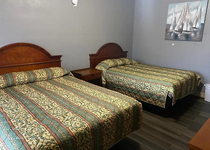 Surf Motel And Apartments