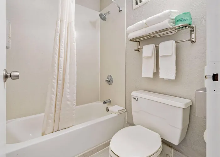 Clarion Pointe Galveston - Beachfront